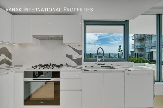 Photo du bâtiment - Luxury Living at Millennium Central Lonsdale