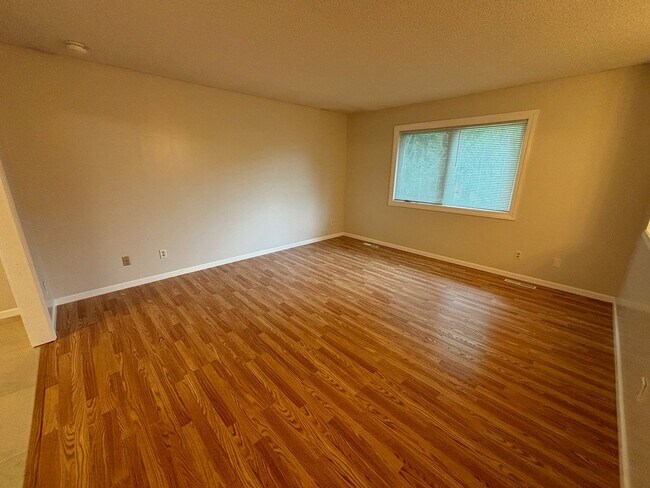 Foto del edificio - 3423 Woods Dr