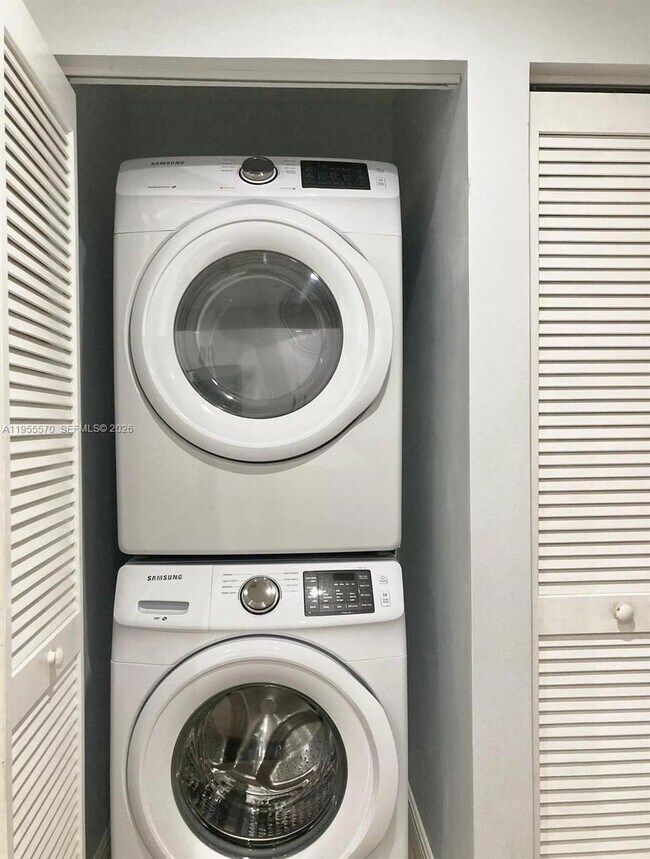 Foto del edificio - 4953 SW 32nd Terrace