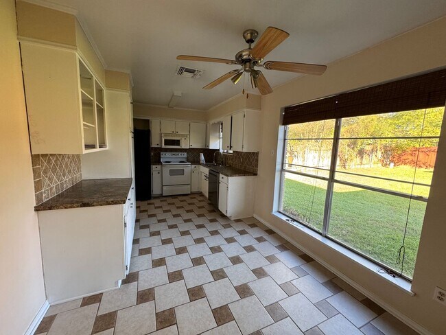 Foto del edificio - Beautiful 3 Bedroom Home in South Bossier
