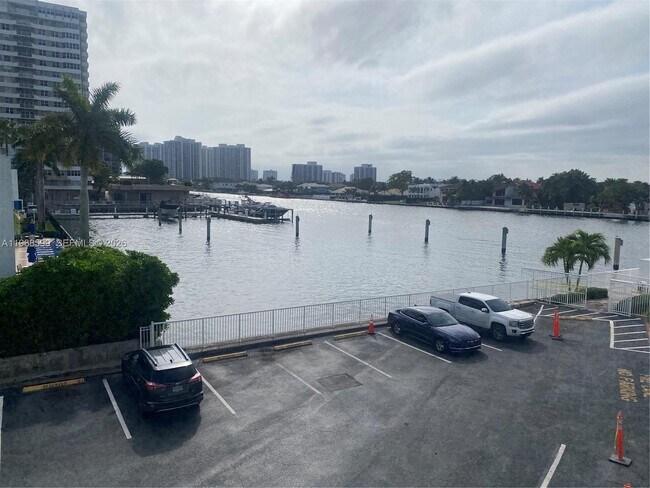 Foto del edificio - 1913 S Ocean Dr