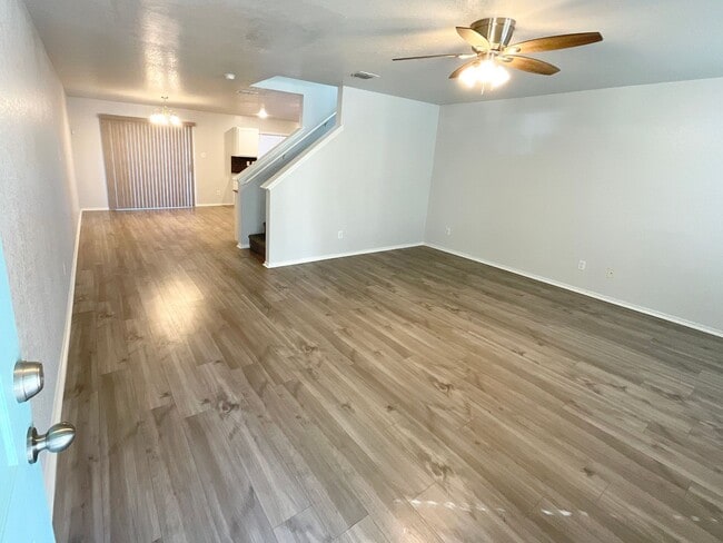 Building Photo - Outstanding 3 bedroom/2.5 bath home in established neighborhood just minutes from Lackland AFB an...