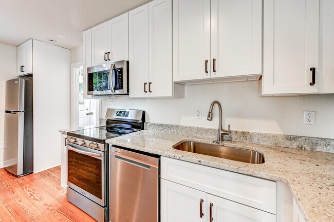 Foto del edificio - 804 Oella Ave