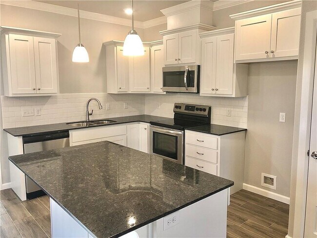 Building Photo - 189 S Geranium Ln