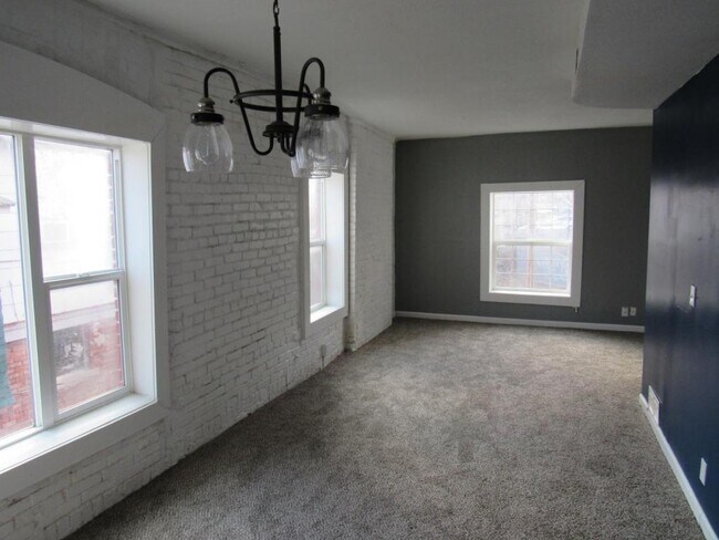 Building Photo - 3119 Central Street - #B