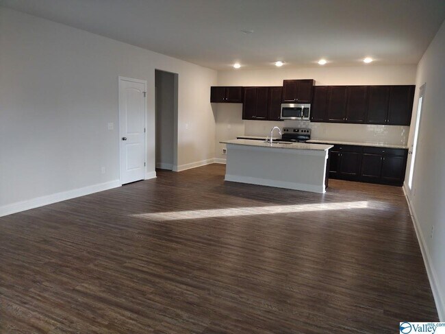 Foto del edificio - 124 Red Fox Way