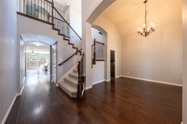 Building Photo - 2432 Greenbrook Dr