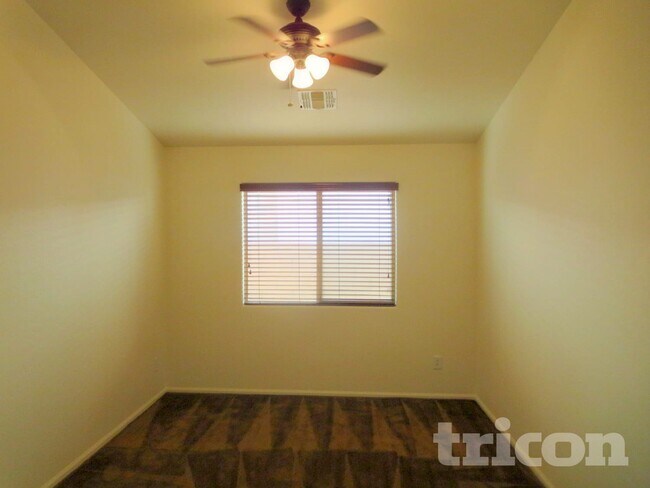 Foto del edificio - 41334 W Hayden Dr