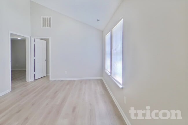 Foto del edificio - 212 Cottonwood Park Dr
