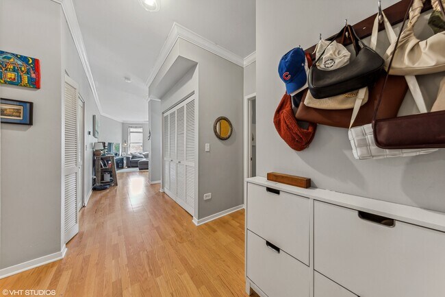 Foto del edificio - 2923 N Clybourn Ave