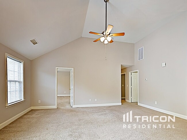 Building Photo - 2309 Saluda Dr