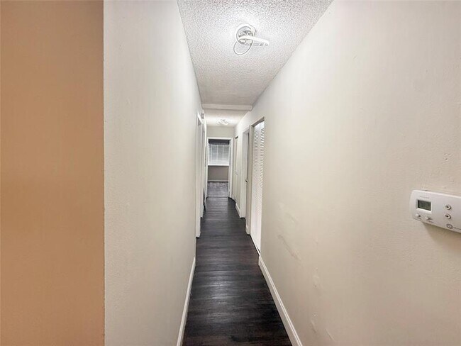 Foto del edificio - 5922 NW 21st St