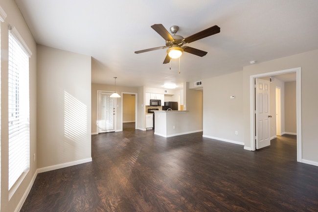 Foto del edificio - Riverwalk Apartments