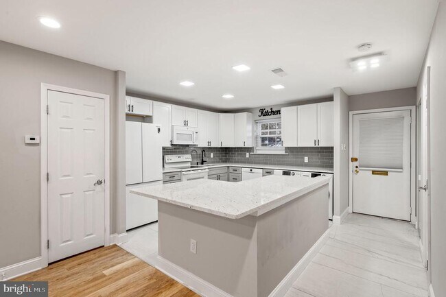 Foto del edificio - 124 Hampstead Dr