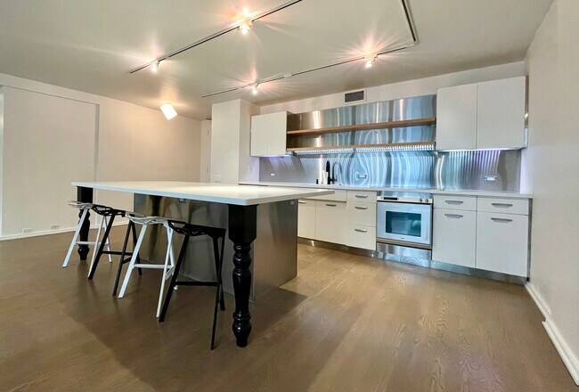 Foto del edificio - 900 N Lake Shore Dr