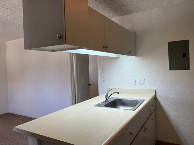 Building Photo - Ihona Townhouse (Waipio)  - 1 bedroom, 1 b...