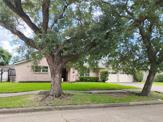 Building Photo - 5431 Grape St