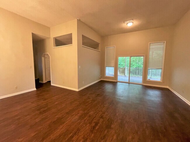 Building Photo - 171 W Ridge Dr