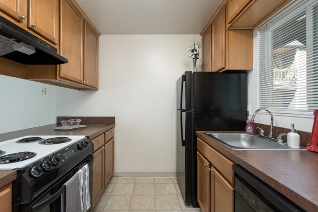 Building Photo - Executive 1801 Apartments