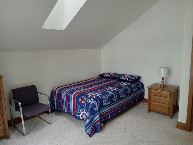 Foto del edificio - 8077 Woodland Dr