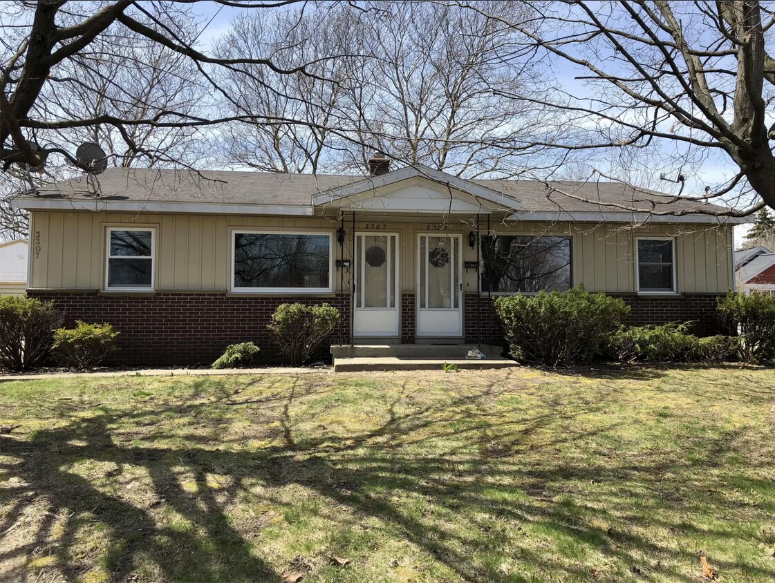 3305 Burlingame Ave SW Unit 3305, Wyoming, MI 49509 Room for Rent in