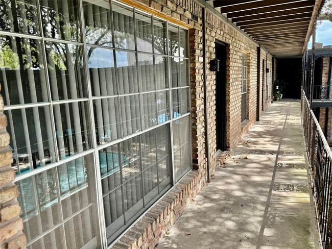 Building Photo - 525 Heights Blvd