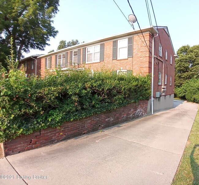 Building Photo - 2704 Riedling Dr