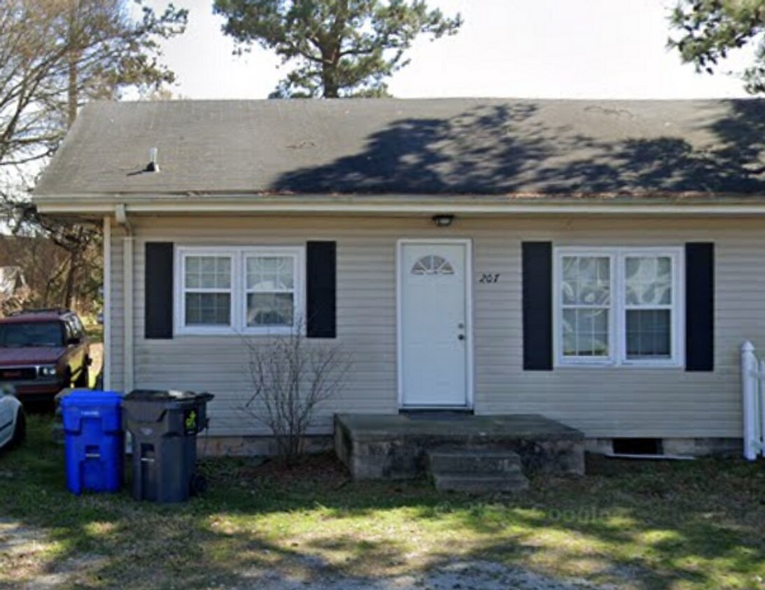 Primary Photo - 1 Bed 1 Bath Duplex