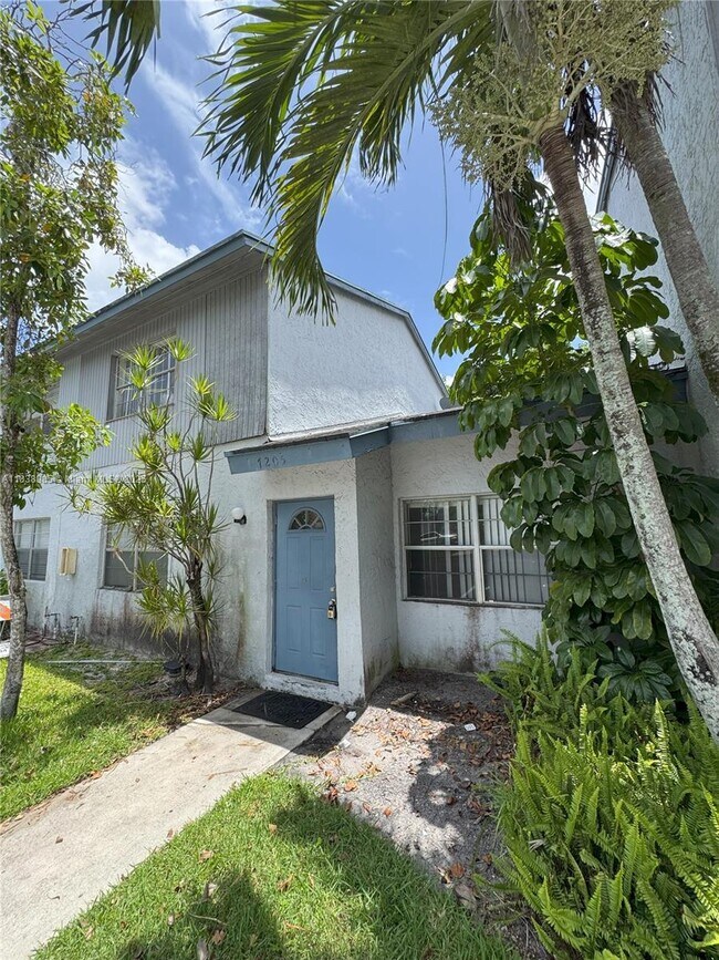 Foto del edificio - 7205 W Sunrise Blvd