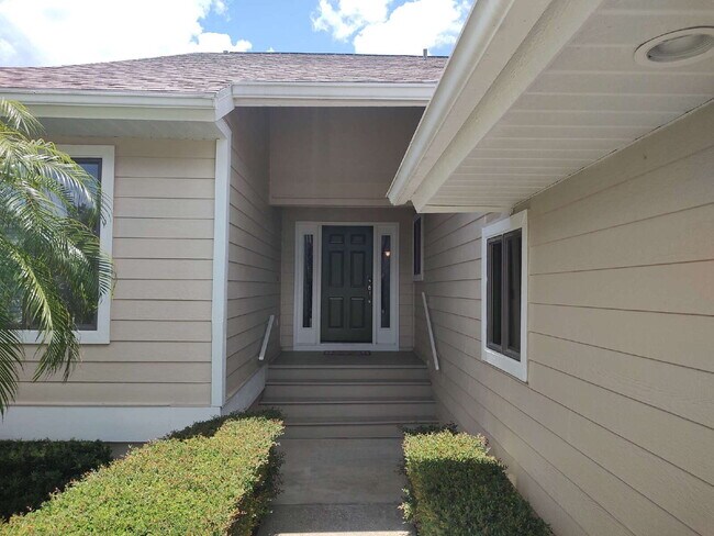 Building Photo - 997 Spinnaker Ct