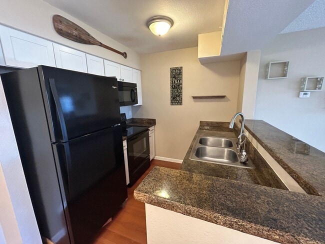 Building Photo - Spacious 1 bedroom/1 bath