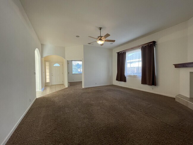 Building Photo - 1877 Devonshire Dr