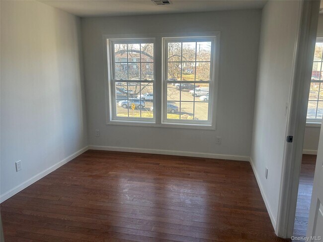 Building Photo - 15 Waldron Ave