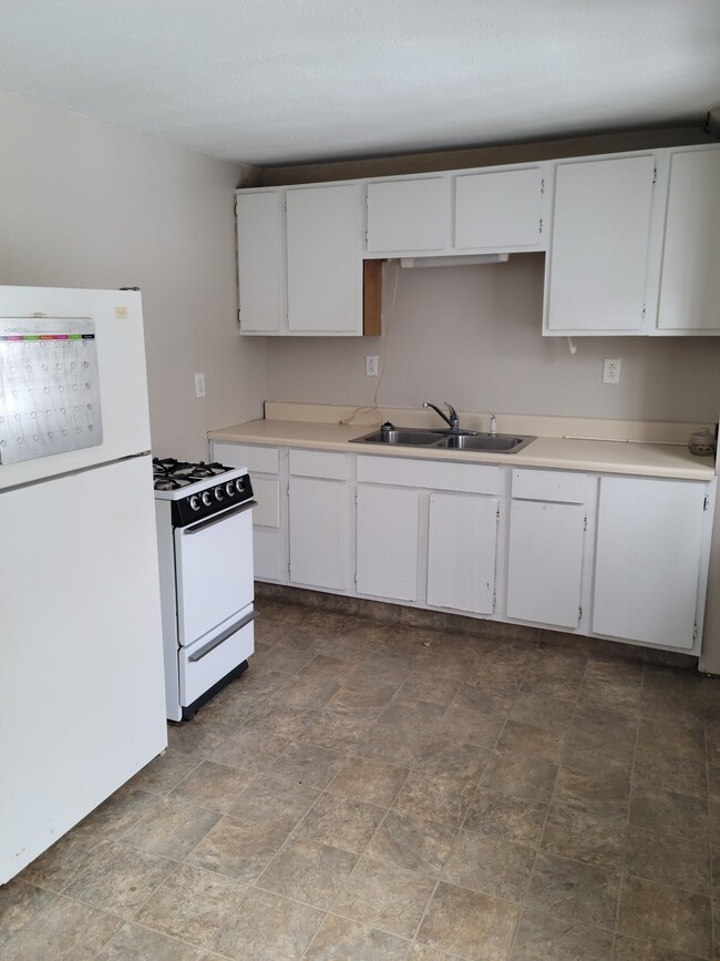 kitchen - 178 Hornell St