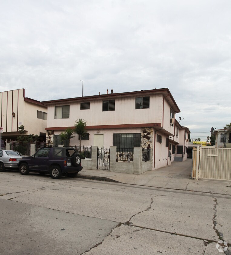 Primary Photo - 1224 N Mansfield Ave