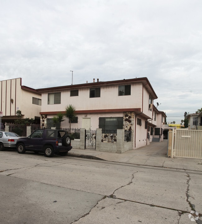 Building Photo - 1224 N Mansfield Ave