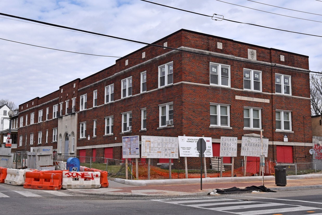 Primary Photo - 839 Kennedy St NW