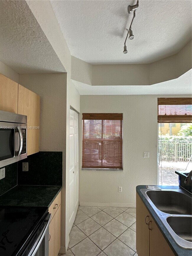 Building Photo - 4952 Tradewinds Ter