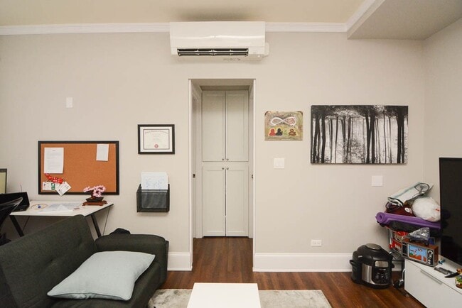 Foto del edificio - 817 W Lakeside Pl