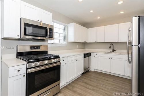 Foto del edificio - 120 N D St