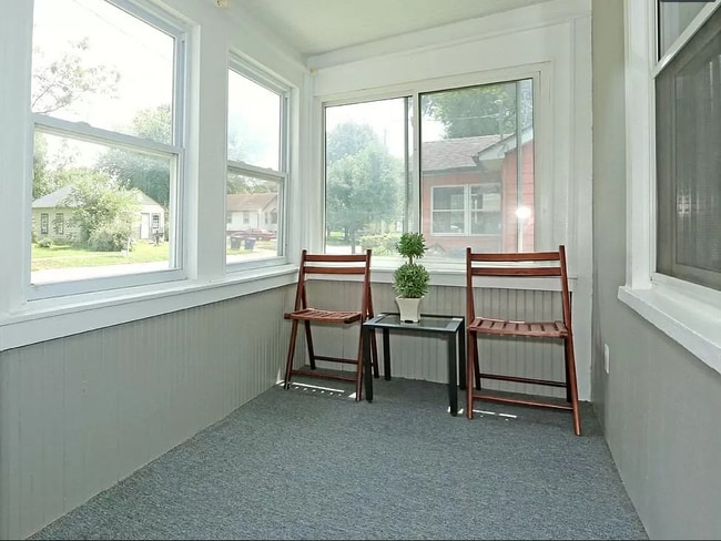 Building Photo - 818 E 24th St