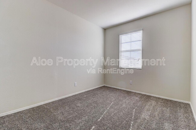 Building Photo - 1246 E Paul Dr