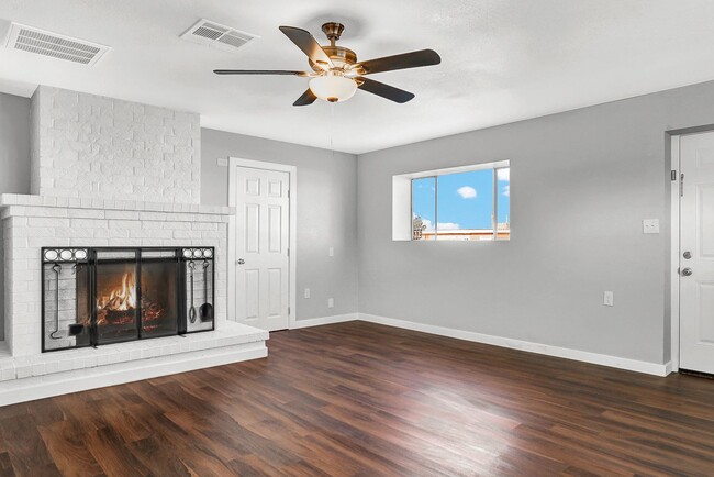 Building Photo - Central 1 Bedroom 1 Bath