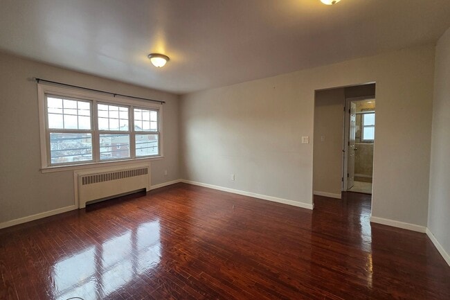 Building Photo - 1306 70th St