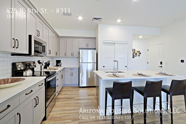 Building Photo - Charming Furnished One Bedroom in Downtown...