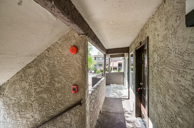 Foto del edificio - 1645 W Baseline Rd