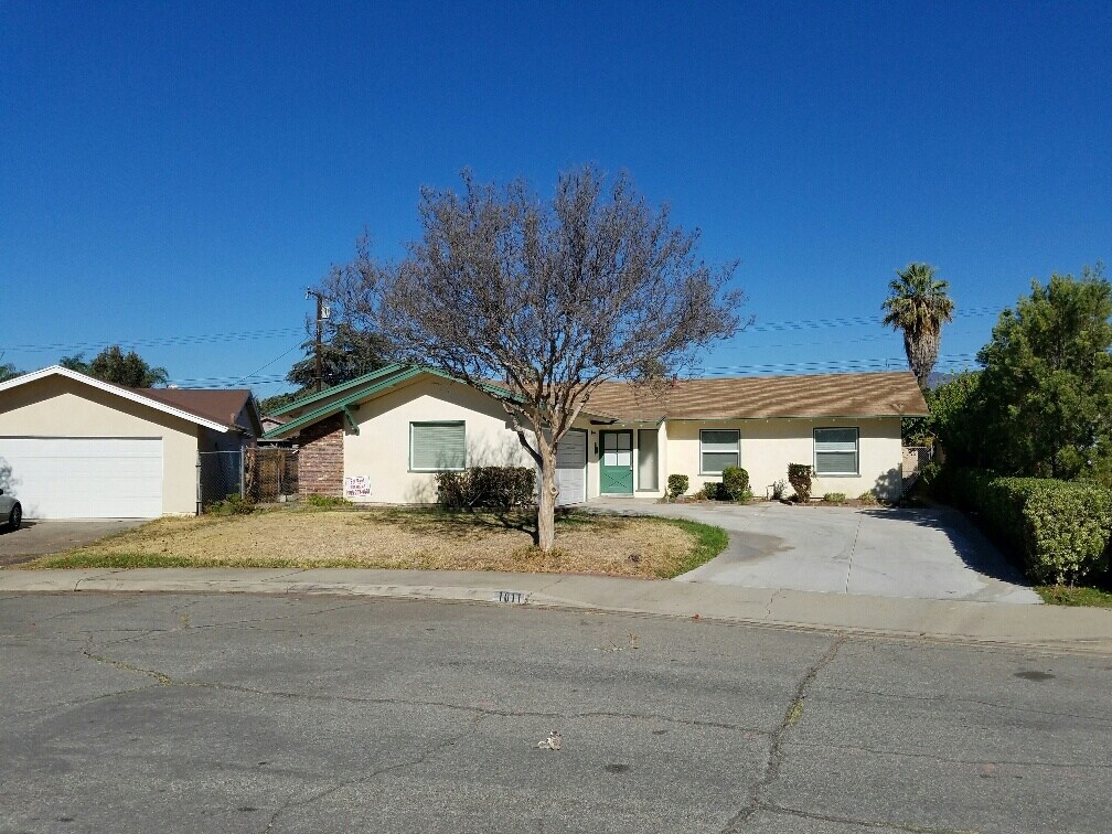 Primary Photo - 1011 Belfort Ave