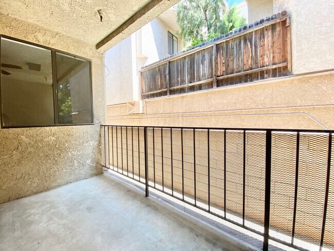 Foto del edificio - 11941 Weddington St