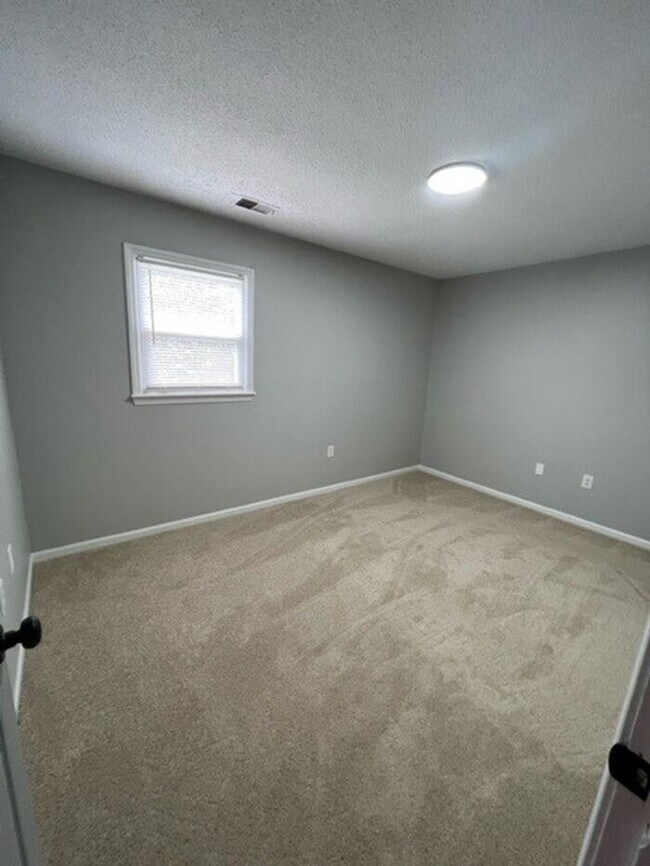 Building Photo - ***FIRST MONTH FREE*** Newly remodeled 2 b...