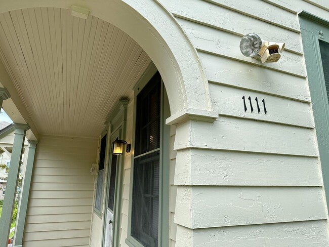 Photo - Beautiful 1 Bedroom Home Near Sorority Row!!!